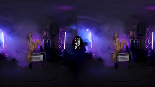  StripzVR presents Jizzles in Discobitch (MP4, UltraHD/2K, 4096×2048) | virtual reality | 3d porn  | virtual reality | virtual reality -8