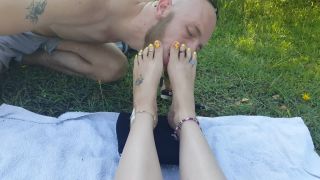 Goddess gets her feet worshipped (porn vids)-0