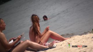 CIAO, LO SCORSO MESE IN SPIAGGIA. NON ERAVAMO IN UNA SPIAGGIA PER NUDISTI!  3-8