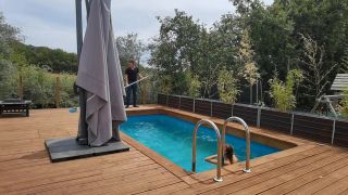Luxymin I seduce him so he fuck me in the pool !-3