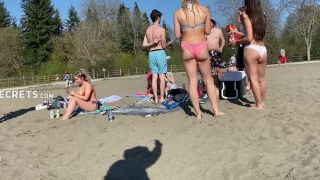 Group of thick teenage friends in thong bikinis-1
