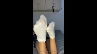 Hannah Robins - hanna hcri HannahcriWhite socks teasing removal I had a lot of white socks video suggestions so here is it - 17-11-2020 - Onlyfans-4