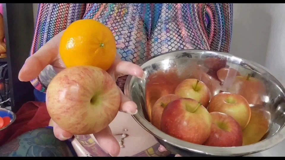 SashaLynne / Anal fruit/balls/glassplug Download New Porn...