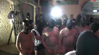adult xxx video 38 GB-Chief in 2 Fauste fur ein Halleluja, latex fisting porn on hardcore porn -2