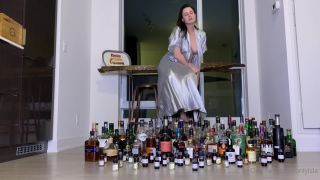 Isla D - onlyisla () Onlyisla - exhausted halfway through moving whisky shelf isnt here yet but fuck it heres 09-05-2020-3