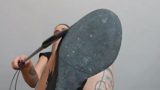 online adult video 45 Miss Urbex — Lecca Le Mie Suole Sporche - jerkoff - fetish porn foot fetish ballbusting-3