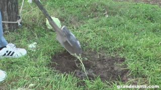 Cheating Grandma Is Fucking The Gardner - [Hardcore porn]-5