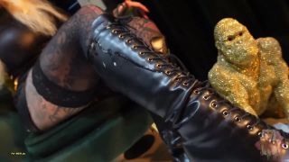 online video 24 SteffiBlond - SKLAVE DU NIXNUTZ - leck den dreck unter meinen stiefeln  on fetish porn dixieland fetish-3
