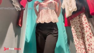 Essayage de vtements en cabine Lequel tu prfres-6