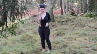 online xxx video 32 sneaker femdom femdom porn | Maja-Meer - Spanner filmt mich beim pissen im Wald  | germany-5