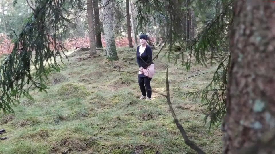 online xxx video 32 sneaker femdom femdom porn | Maja-Meer - Spanner filmt mich beim pissen im Wald  | germany