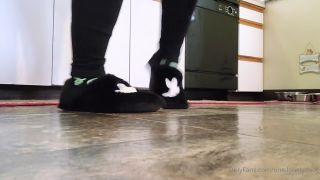 hardcore Crystal Paris aka one.lonely.foot - 10-15-2024 OnlyFans Video - I cant dance, but you cant stop staring video Crystal Paris-1