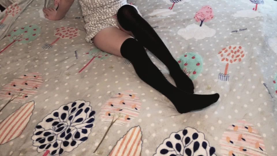 Ginger SockJob FootJob Cumshot Nylon Feet Stockings Rubbing Cock by Soles 