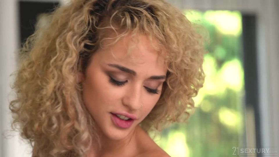 Zazie Skymm - Rimming, Blonde, Lesbian, Anal, Fingering, Toys (HD)