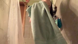 Emerson cane () Emersoncane - spy on my actual shower nbsp shampoo conditioner exfoliating glove quick leg sh 13-12-2019-9