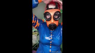 Latex Trying New Gas Masks Quick View Porn - New Sex Vide...-3