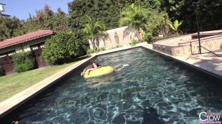 Leanne Crow - Pool Floaties 2 2016.08.12-5