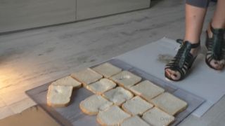 Italian Girlfriend Italian Girlfriend aka italiangirlfriend - 07-14-2022 OnlyFans Video - Leather green wedges against some bread and some chocolate eggs_bg9x video fetish-0