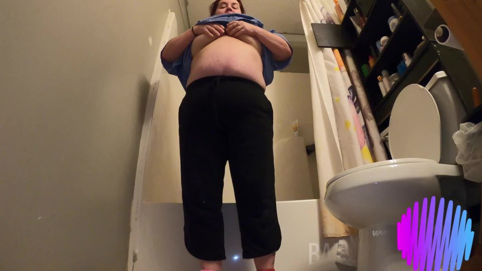 Sexy BBW Bathroom Squirting BBW!