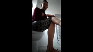 Miss Laura - mistresslaura11 () Mistresslaura - video delcaring his awful money problems but as long as im happy he doesnt care 09-03-2017-7