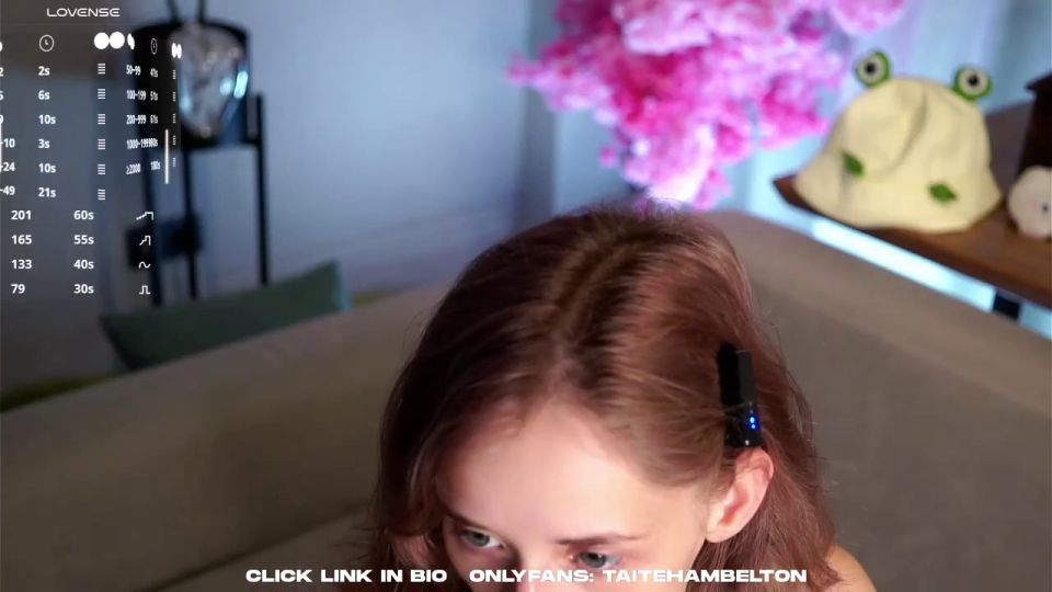 Intimate Webcam Show: Hot Erotic Poses & Seductive Solo Play