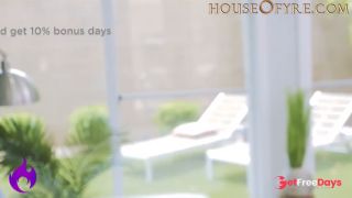 Housewife Cheats on Her Husband with Delivery Man -ding Dong-1