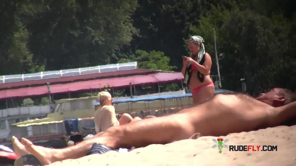 Voyeur cam  nude plage 1 2 public 