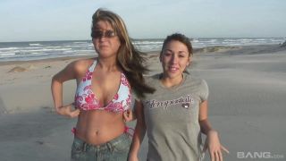 Amateur Party Girls Flash Their Tits On The Beach While On Spring Brea ...-2