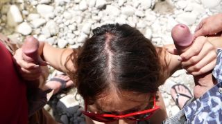 Exhibe Et Pipe Pour Deux Promeneurs - Tara Cherry X_1080p - Public-0