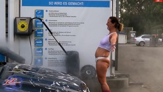LinaLenz - Sexy Carwash in Gummistiefeln - FullHD 1080P-9