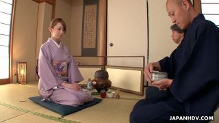 Yui Saejima is having a tea ceremony in her home-9