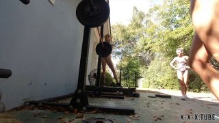 Manyvids Lora Cross Backyard Bodybuilding W Mars Amp Sasha  Lora Cross -1