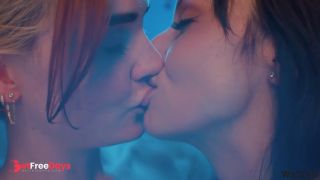 Siri Dahl, Lexi Luna - Breadcrumbs-9