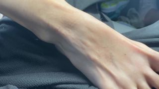 [Amateur] POV MILF foot tease and Handjob while driving-3