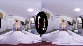 Hairy Mature Gets Virtual Fucked By Her Doctor-7