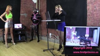 Amadahy lola - demonstrate reprogramming at the edging salon -  SPITTING-6