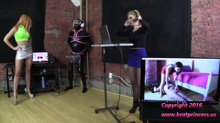 Amadahy lola - demonstrate reprogramming at the edging salon -  SPITTING-7