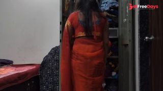 Desi bhabhi cupboard clean kar rahi thi tabhi uska devar akar chod diya-0