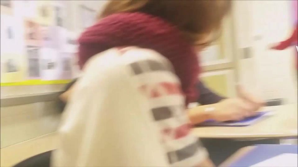 Schoolgirl s hot ass in classroom Voyeur!