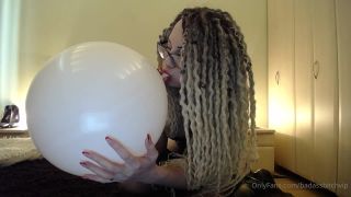 Badassbitchvip - big white balloon blow then pop with my ass 24-06-2021-3