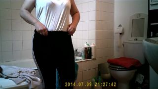 Hidden-Zone.com- Pretty mom takes a shower-8