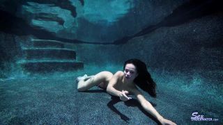 SexUnderwater e1080 Crystal Rush UW Photo Shoot (mp4)-9