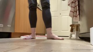 online clip 49 beneathmytoes 26042020262498257410 minutes you get to watch me kinda dance and clean my fridge how fun haha some peopl on feet porn foot fetish live cam-1