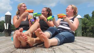 Mindee, Reese, Rein - 6 Squirt Guns and 30 Toes on fetish porn neck brace fetish-3