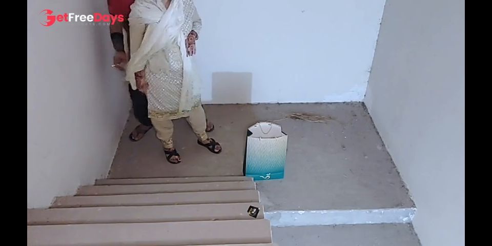 Janu ne dia gift-Sex with Horny teacher on stairs