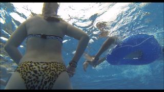 Porn online Voyeur – Underwater swimsuit tracking – YMUW-1082-8