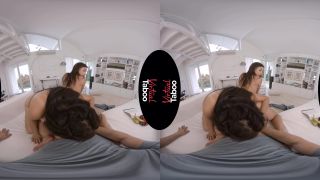 Anastasia Brokelyn, Sheryl Collins (Young Mouths And A Cock Sucking Challenge / 18.10.2019) [Oculus Rift, Vive] [UltraHD 4K 2700p] VirtualTaboo | taboo sex | reality porno milf big tits anal-3