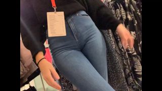 Hot store clerk girl's crotch is squished in tight jeans-7