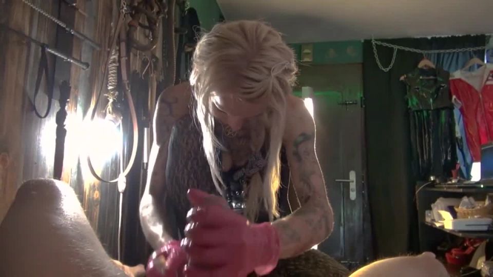 Lady Jane Oensingen double fisting to gaping femdom!!!