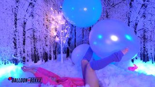 Amateur boxxx with kenzie in snow bunny kenzie loves balloons-0